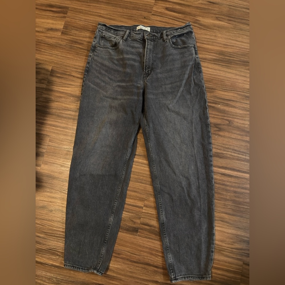 Women’s Abercrombie & Fitch 80s Mom High Rise Jean- Size 12 long